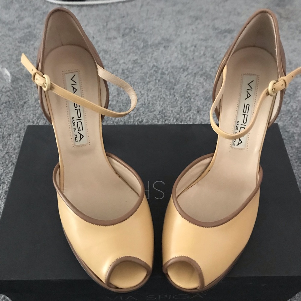 Via Spiga Joan peep toe leather heels in 7.5